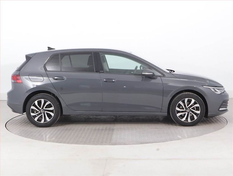 Volkswagen Golf (2022) Active 1.5 TSI - fotka 6 z 15