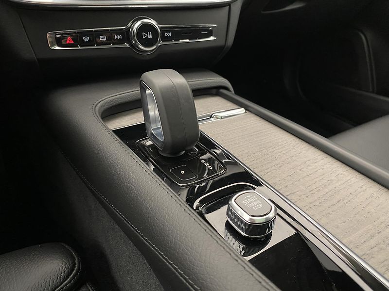 Volvo V90 CC B4 AWD MOMENTUM AUT - fotka 27 z 65