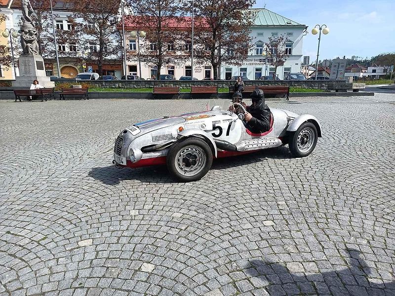 Jaroslav Prášek a jeho slavný vůz Aero Minor Sport