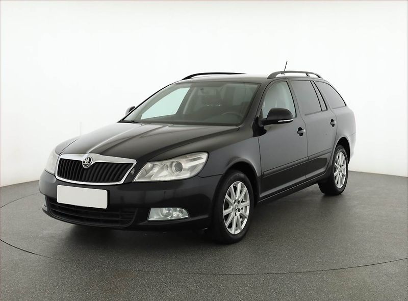 Škoda Octavia (2012) 1.6 TDI, Navi, Tempomat - fotka 2 z 14