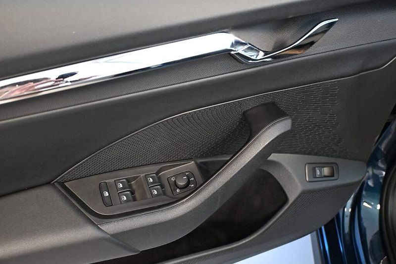 Škoda Octavia (2023) 2.0 SCOUT 4x4 DSG Matrix LED T - fotka 24 z 36