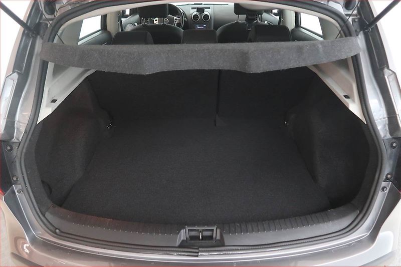 Nissan Qashqai (2013) 1.6, Automat, Tempomat - fotka 14 z 17
