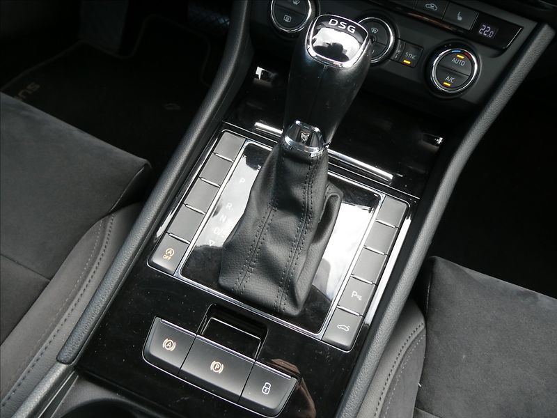 Škoda Superb 2,0 TDi STYLE DSG, 2x kola, ČR - fotka 29 z 43