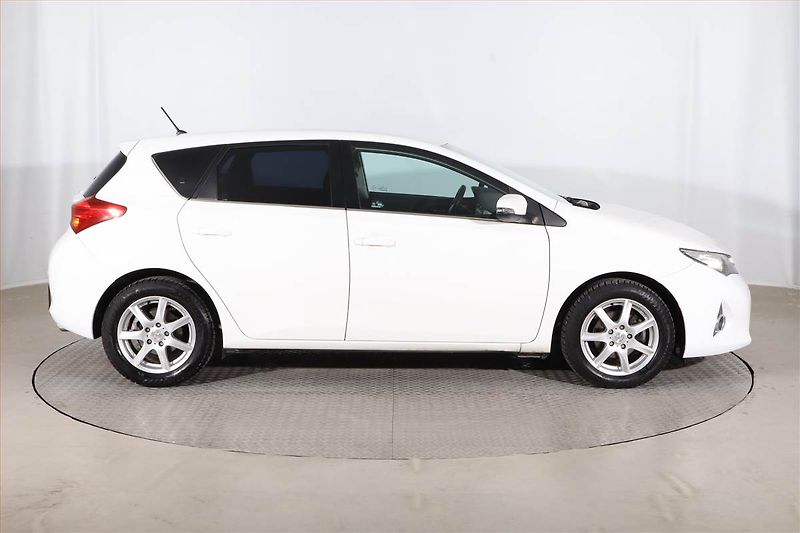 Toyota Auris (2013) 1.6 Valvematic, Automat, Navi - fotka 6 z 24