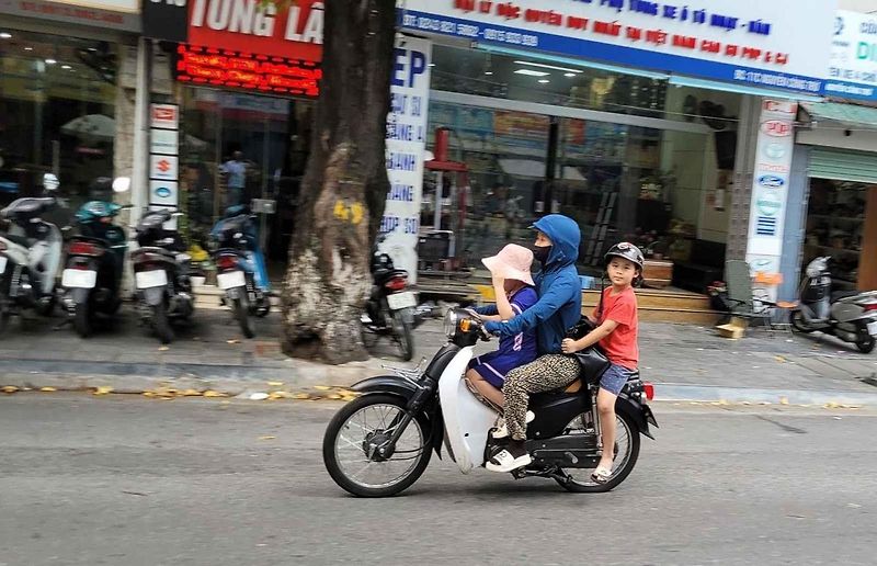 Jeden z prvních vozů Škoda na území Vietnamu. Právě ten jsem zkoušel v ulicích hlavního města