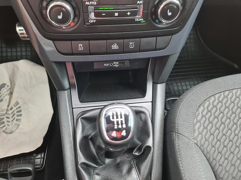 Škoda Yeti (2015) 2.0 TDi 103-KW 4x4 ADV OLOMOUC - fotka 45 z 76