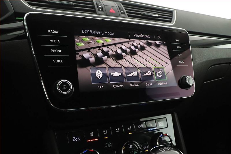 Škoda Superb (2018) Laurin&Klement 2.0 TDI - fotka 17 z 29