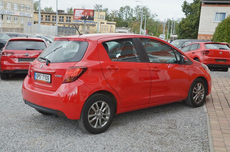Toyota Yaris (2015) // REZERVOVÁNO //  - fotka 6 z 31