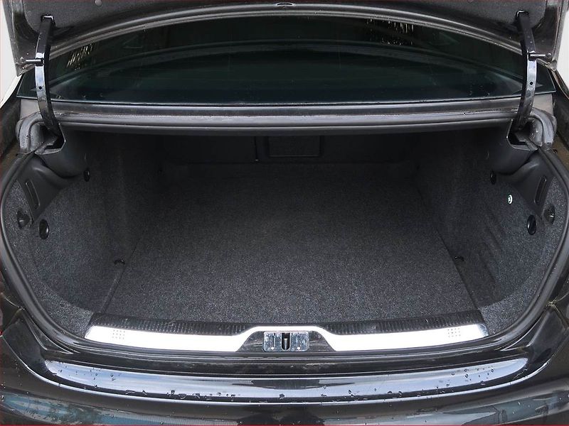 Škoda Superb (2012) 1.6 TDI, Xenony, Tempomat - fotka 14 z 15