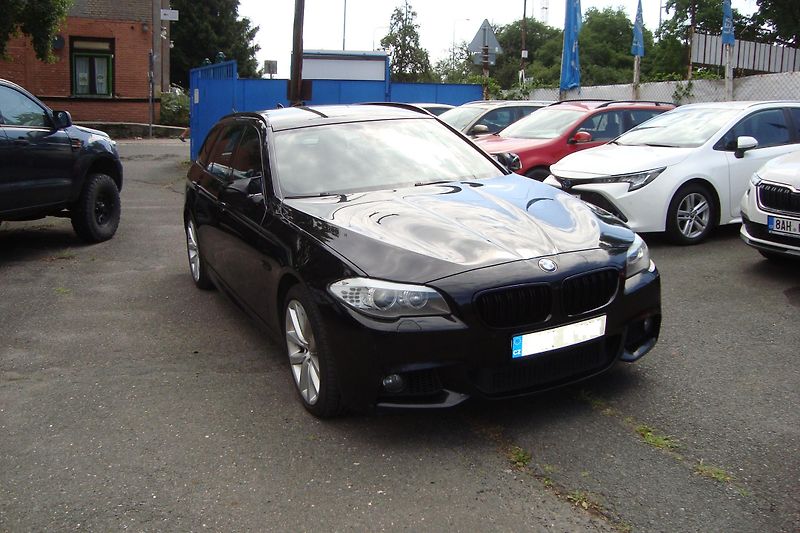 BMW Řada 5 (2013) 535d Xdrive,M-paket,S.kniha - fotka 9 z 73