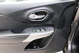 Jeep Cherokee (2018) 2,2 MJT 4X4 LIMITED KŮŽE NAVI  - náhled 17