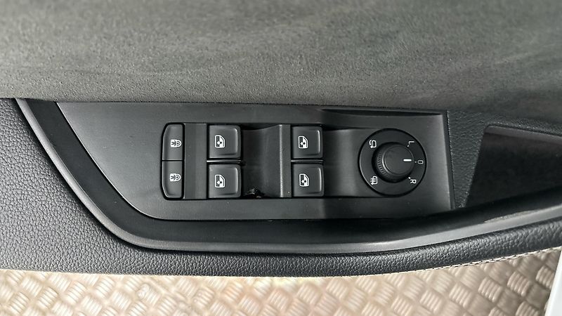 Škoda Superb 2.0 TDI DSG 4x4 Sportline Comb - fotka 22 z 29