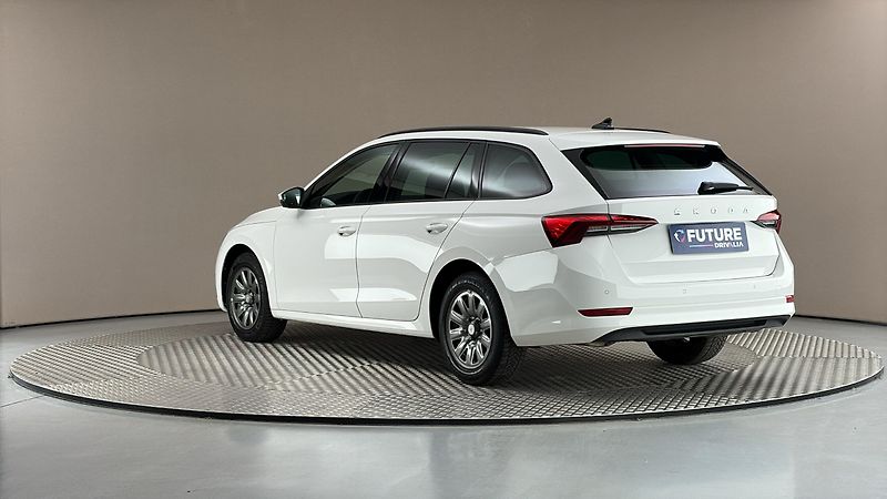 Škoda Octavia 2.0 TDI Ambition Combi - fotka 2 z 27