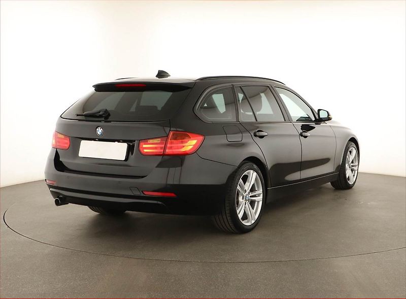 BMW Řada 3 (2014) 320 d xDrive, 4X4, Navi - fotka 5 z 20
