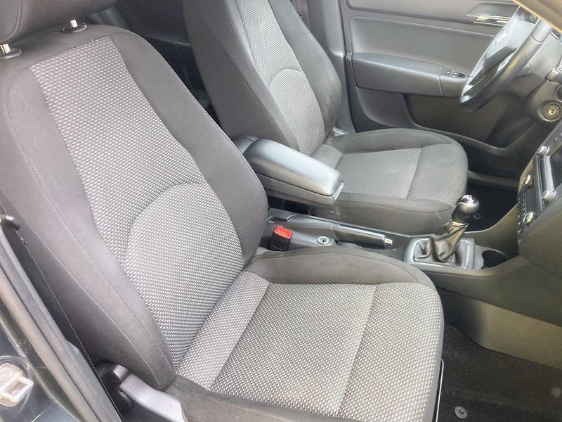 Seat Toledo 1,4 TDi (66kW)*TAŽNÉ ZAŘÍZENÍ* - fotka 14 z 16