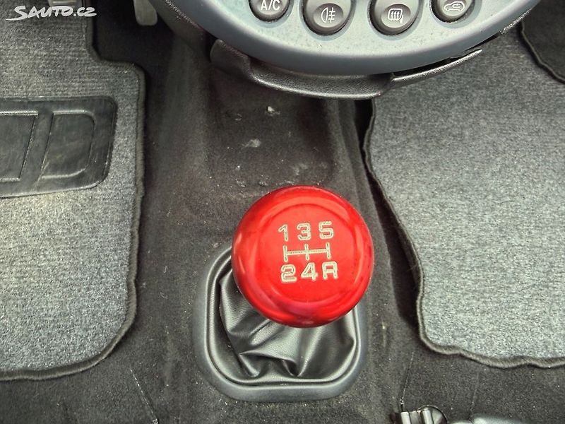 Ford Streetka 1.6i - fotka 17 z 19