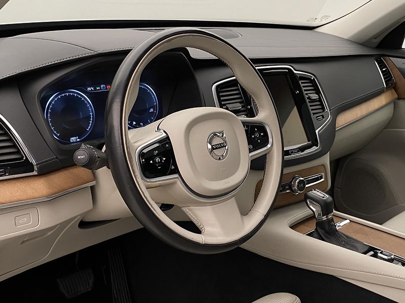 Volvo XC90 D5 AWD INSCRIPTION REZERVACE - fotka 18 z 56
