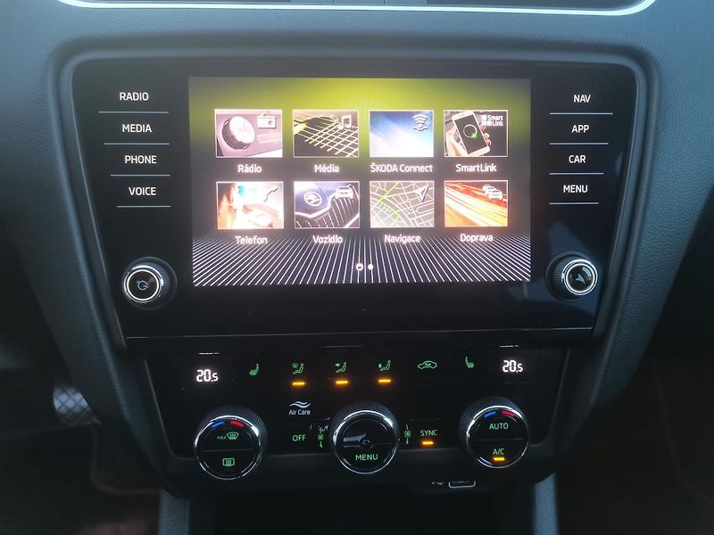 Škoda Octavia 2,0TDI DSG 110kW ACC STYLEPLUS - fotka 63 z 87