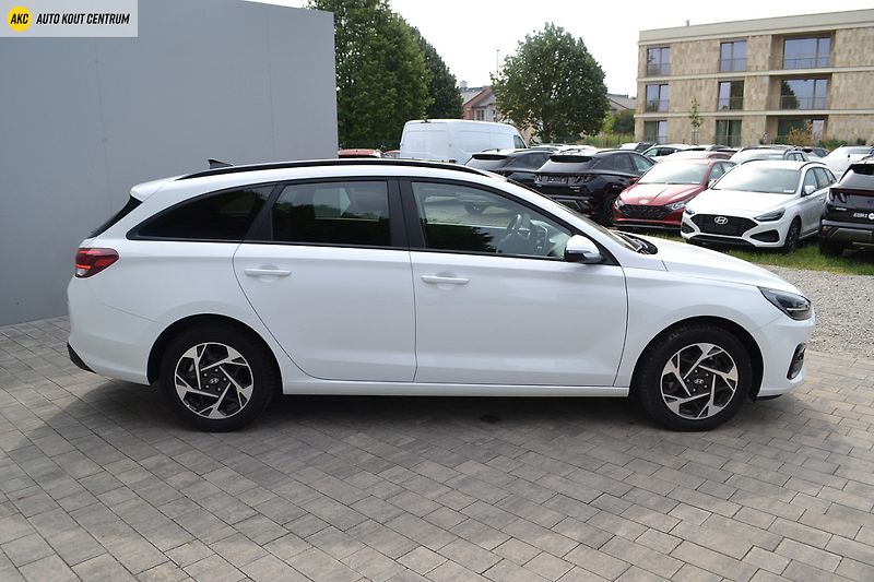 Hyundai i30 WG 1,5I MT SMART FAMILY NAVI - fotka 6 z 45