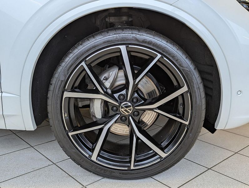 Volkswagen Touareg TDI 210kW R-Line Vzduch Pano H - fotka 8 z 27