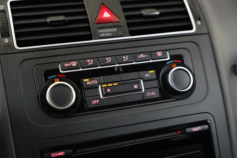 Volkswagen Touran - fotka 18 z 21