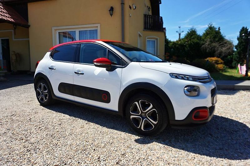 Citroën C3 (2018) SHINE 1,2 PT 60 kW - fotka 2 z 51