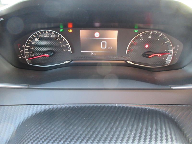 Peugeot 2008 STYLE PureTech 100 S&S MAN6 - fotka 20 z 36