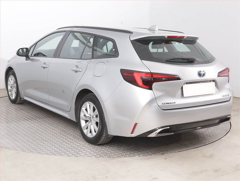 Toyota Corolla (2023) 2.0 Hybrid - fotka 4 z 16