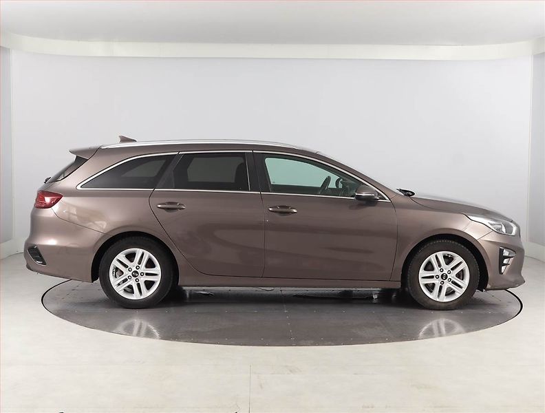 Kia Ceed (2019) 1.4 T-GDI, Serv.kniha, Xenony - fotka 6 z 22