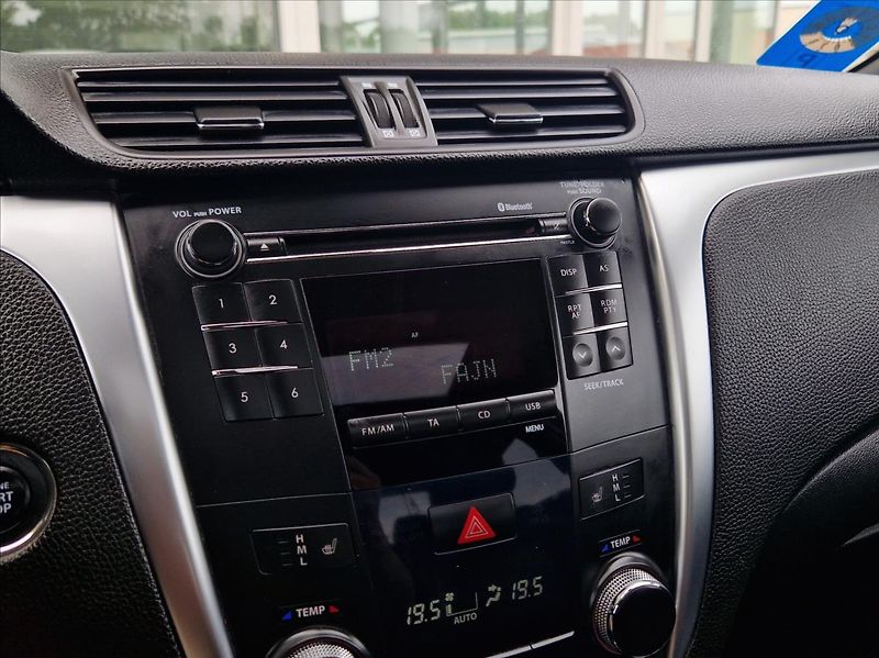 Suzuki Kizashi 2,4 i 4x4 XENON AC ŠÍBR VÝHŘEV - fotka 31 z 37
