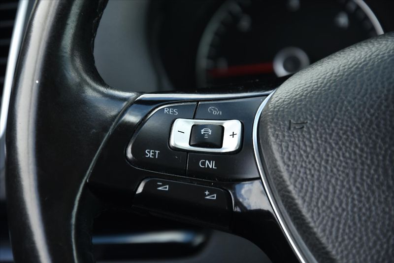 Volkswagen Sharan 2.0TDI 110kW HIGHLINE 1MAJ. ČR - fotka 16 z 25