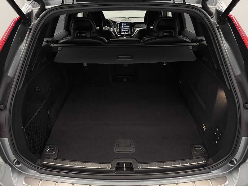 Volvo XC60 T8 AWD RECHARGE R-DESIGN AUT - fotka 5 z 51