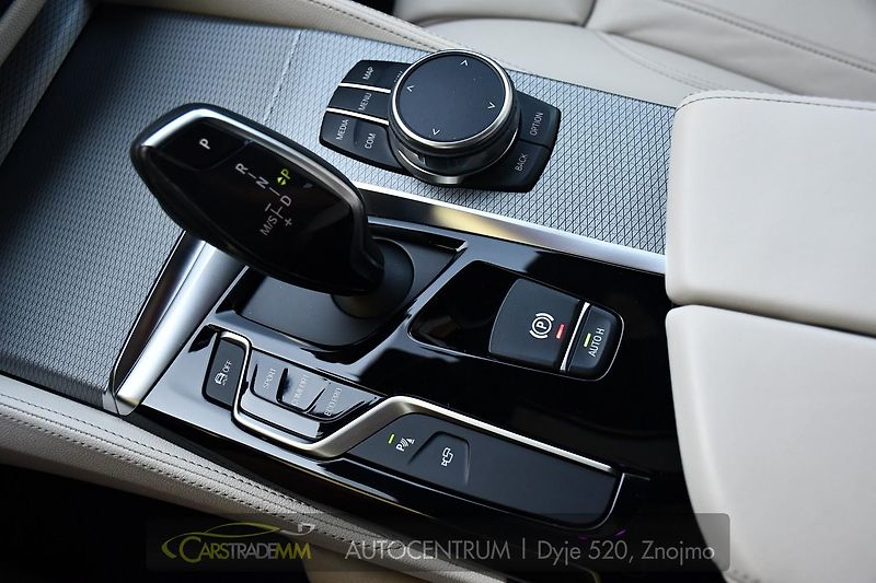 BMW Řada 5 520d - fotka 36 z 58