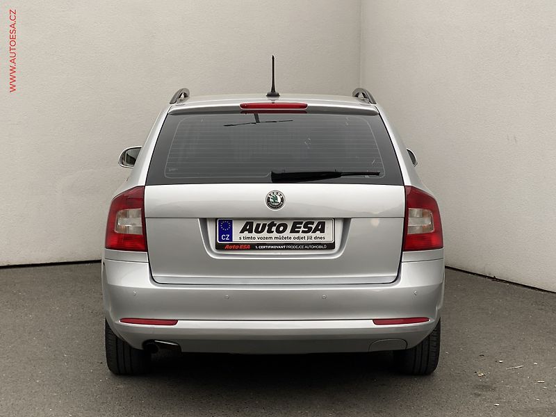 Škoda Octavia (2012) 1.6TDi, AC, temp - fotka 5 z 18