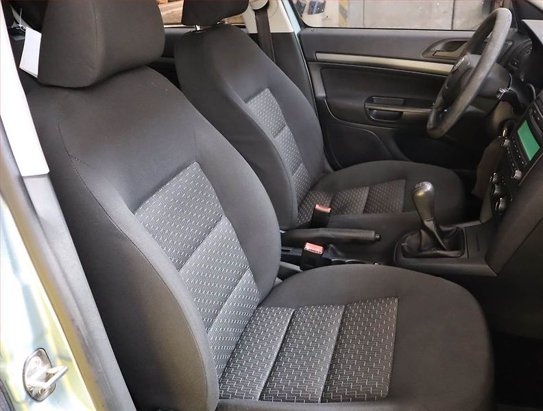 Škoda Octavia (2011) 1.6, Serv.kniha - fotka 9 z 15