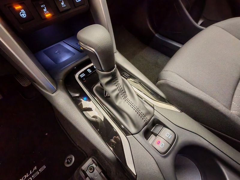 Toyota Corolla Cross 1.8 Hybrid eCVT FWD Style Tech - fotka 33 z 39
