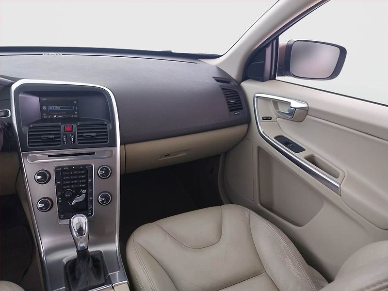 Volvo XC60 (2012) D3, 4X4, Automat, Xenony - fotka 8 z 19