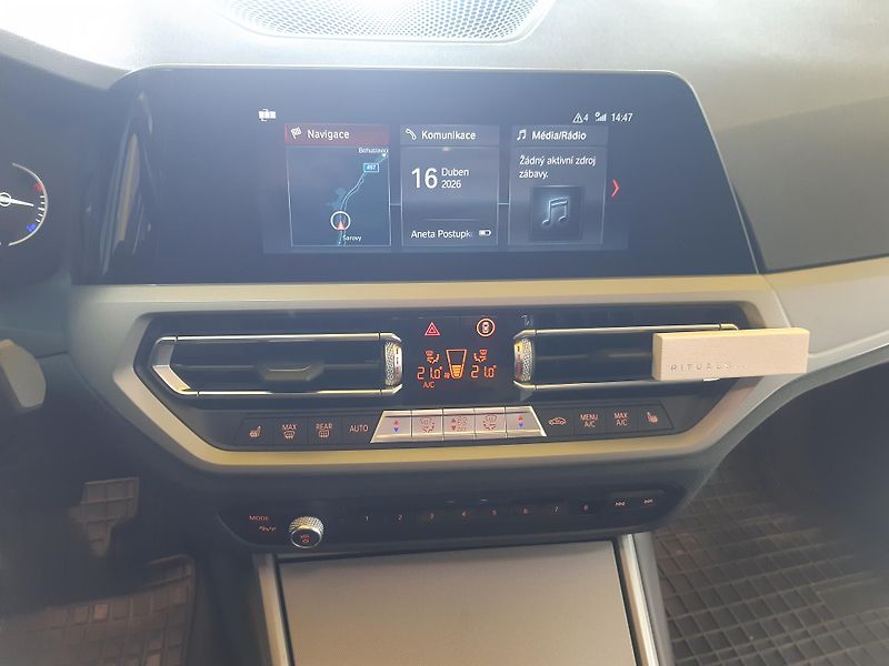 BMW Řada 3 318d BERLINE NAVI LED KAMERA - fotka 10 z 23