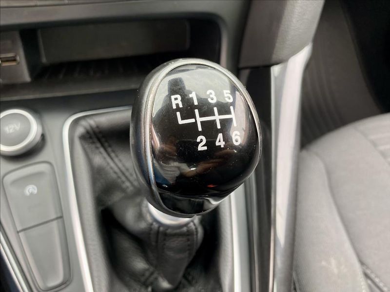 Ford Focus 1,5 TDCi NAVI VÝHŘEV - fotka 35 z 43