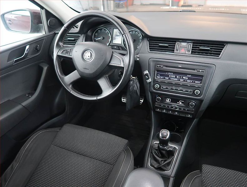 Škoda Rapid (2013) 1.2 TSI, Vyhř. sedaček - fotka 7 z 18