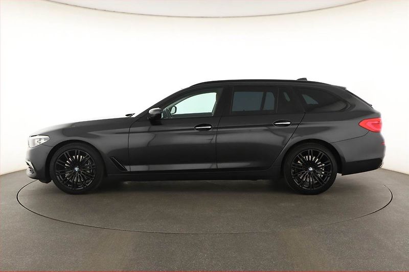 BMW Řada 5 (2018) Luxury Line 540i xDrive - fotka 3 z 20