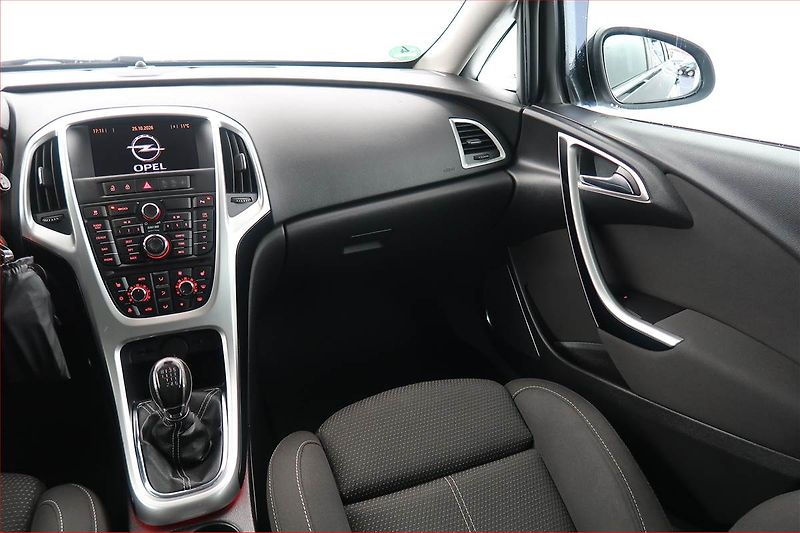Opel Astra (2012) 1.7 CDTI, po STK, Tažné - fotka 8 z 15