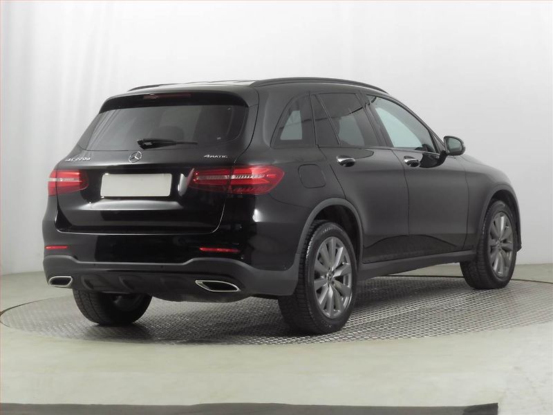 Mercedes-Benz GLC (2016) 220 d 4MATIC - fotka 5 z 24