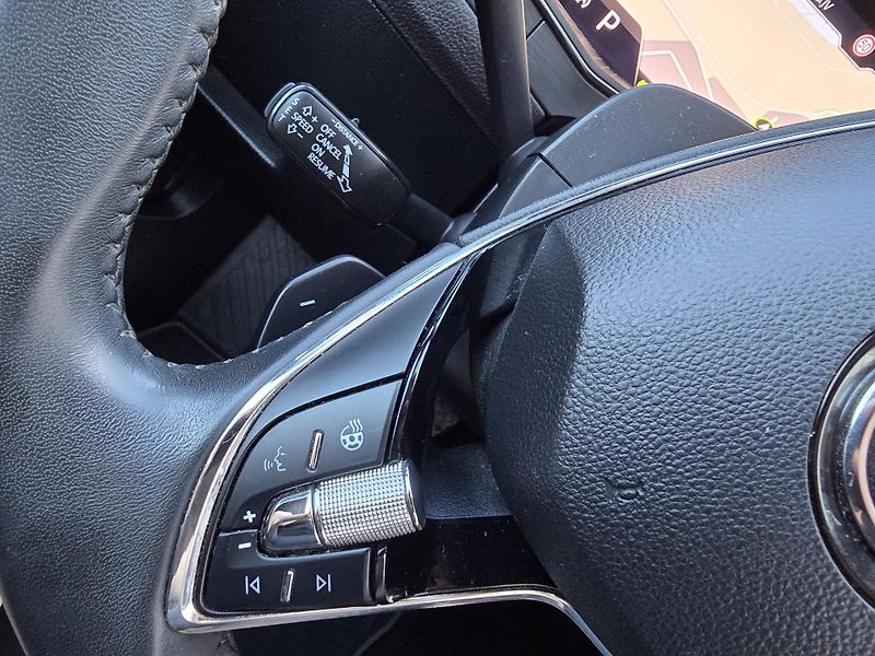 Škoda Superb 2,0 TDI DSG STYLE VIRTUAL NAVI - fotka 33 z 51