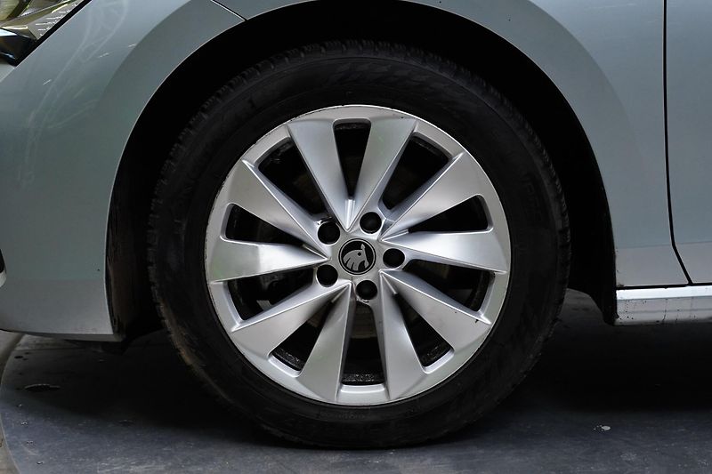 Škoda Superb - fotka 10 z 27