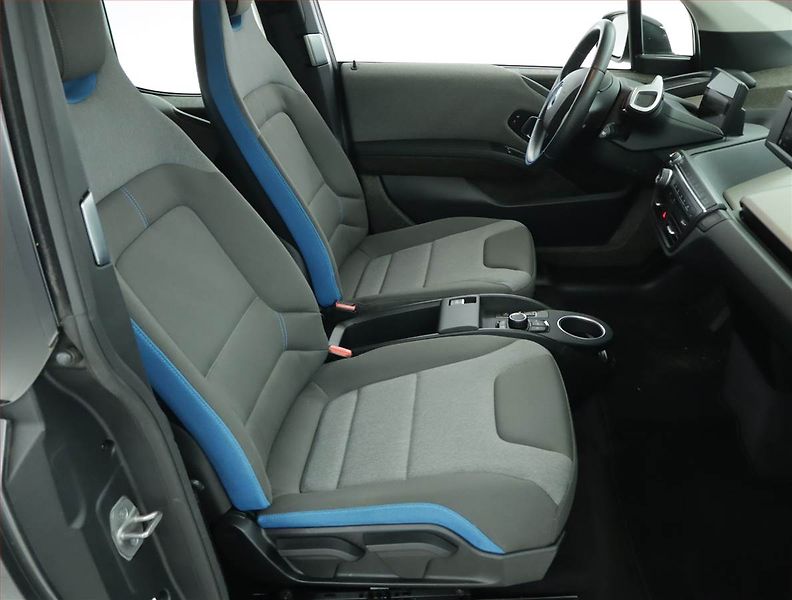 BMW i3 (2022) 120Ah BEV, SoH 98% - fotka 9 z 18