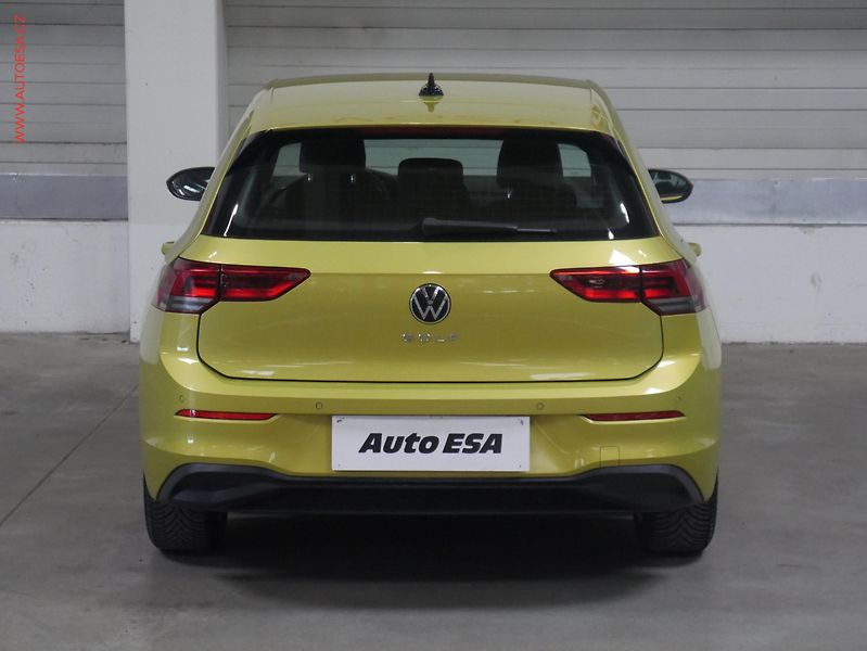 Volkswagen Golf (2020) 1.5TSi, LED, navi - fotka 5 z 15