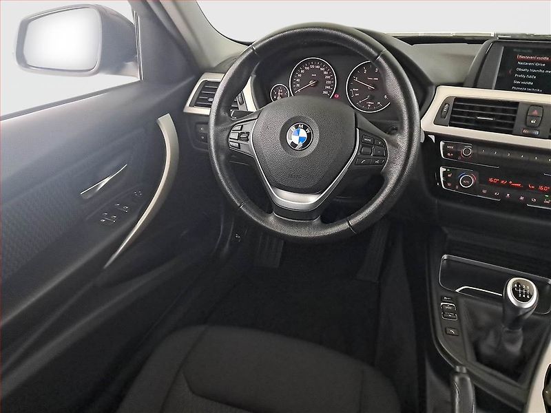 BMW Řada 3 (2018) 318 d, Serv.kniha, Tempomat - fotka 7 z 18