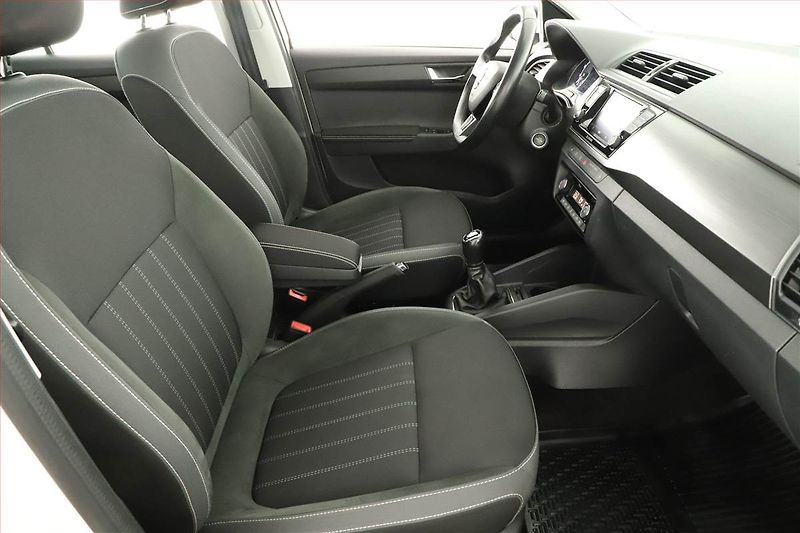 Škoda Fabia (2019) Style 1.0 TSI, ČR,1.maj - fotka 7 z 17