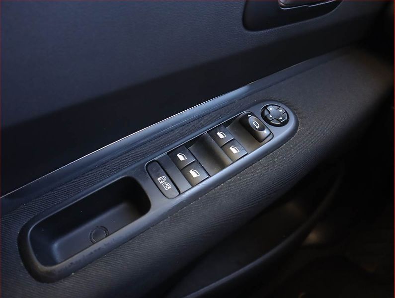 Peugeot 3008 (2010) 1.6 HDi, Serv.kniha, Navi - fotka 13 z 18